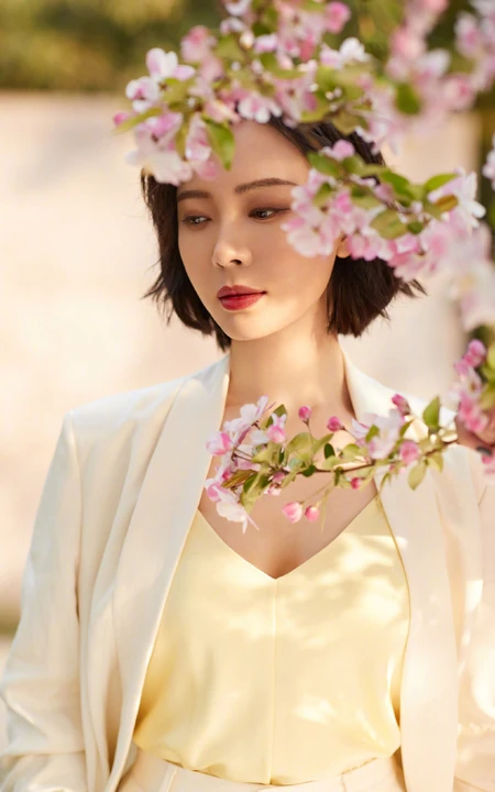 陈数街边花树下唯美浪漫写真图片，美过18岁少女