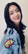 纤细线条女生曾可妮牛杂套装搭短款装黑色T恤酷美写真