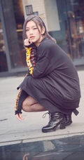 曾可妮黑衣网袜加高跟街拍写真，街拍网袜最动人