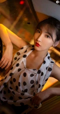 夜景路灯下的香车美人陆萱萱超高清紧身短裙袜装高跟街拍写真图集