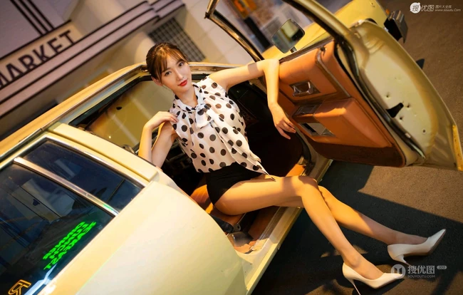 夜景路灯下的香车美人陆萱萱超高清紧身短裙袜装高跟街拍写真图集