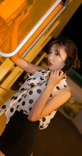 夜景路灯下的香车美人陆萱萱超高清紧身短裙袜装高跟街拍写真图集