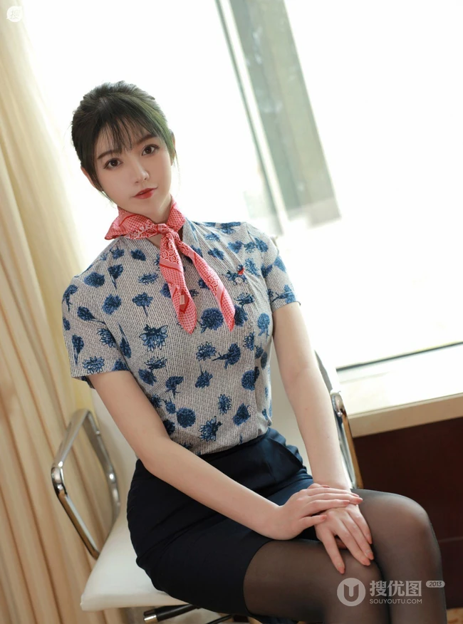 甜美型小脸女生yoo优优紧身空乘制服短裙显气质线条感线条写真图集