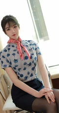甜美型小脸女生yoo优优紧身空乘制服短裙显气质线条感线条写真图集
