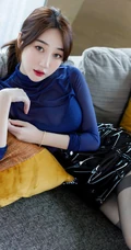 气质马尾辫女生轻熟九月生紧身包臀裙深袜线条感吸睛写真图片集