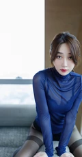 气质马尾辫女生轻熟九月生紧身包臀裙深袜线条感吸睛写真图片集