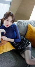 气质马尾辫女生轻熟九月生紧身包臀裙深袜线条感吸睛写真图片集