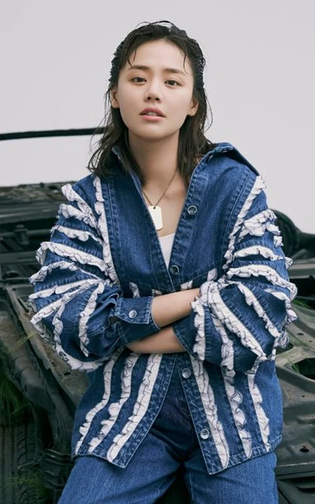 女生马思纯瑞丽伊人风尚5月号131杂志图片，湿发发型展个性时尚