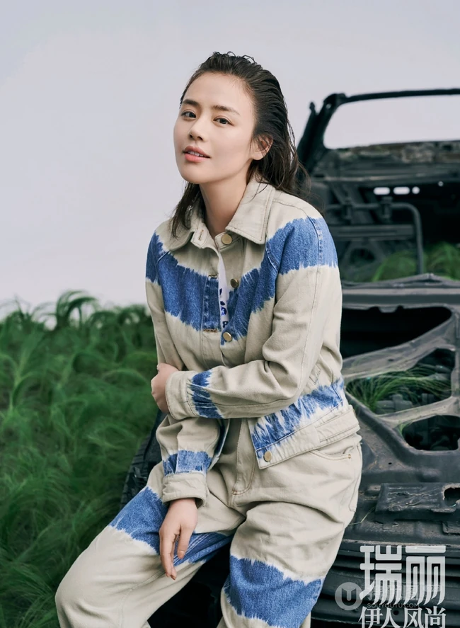 女生马思纯瑞丽伊人风尚5月号131杂志图片，湿发发型展个性时尚