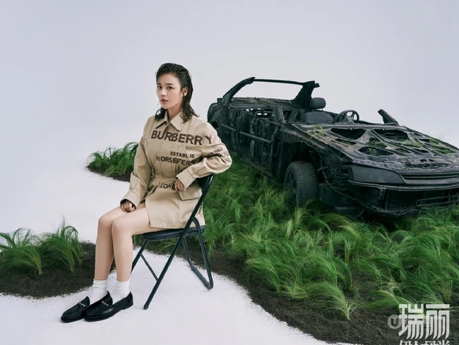 女生马思纯瑞丽伊人风尚5月号131杂志图片，湿发发型展个性时尚