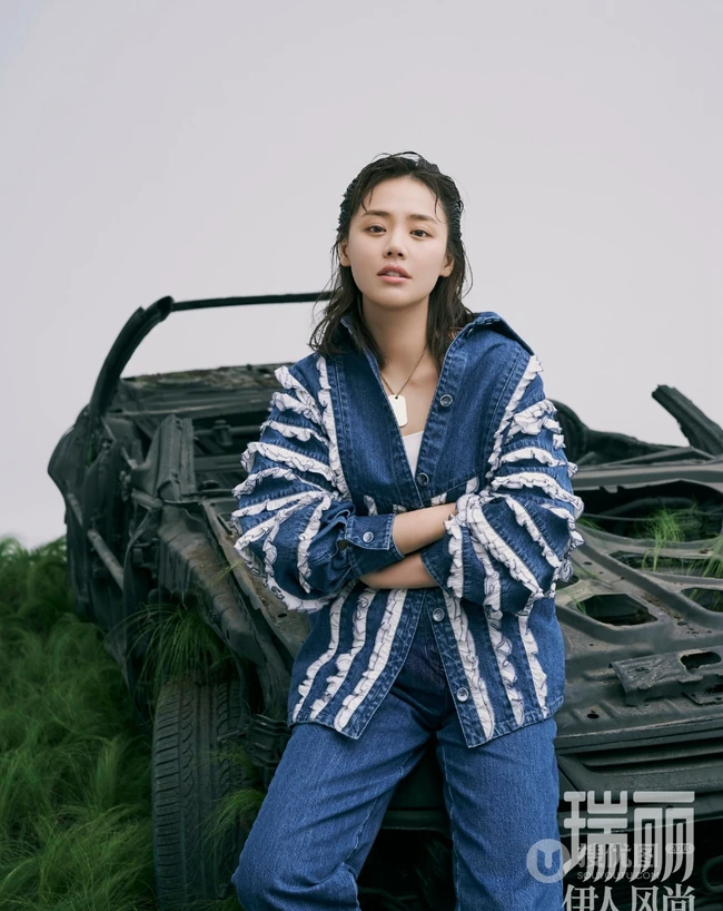 女生马思纯瑞丽伊人风尚5月号131杂志图片，湿发发型展个性时尚
