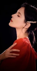 张予曦气质唯美红唇，红衣红装气质半身照短发写真图片