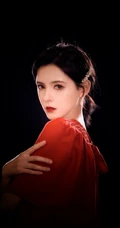 张予曦气质唯美红唇，红衣红装气质半身照短发写真图片