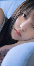 好看的大眼睛清新美丽女人张开腿无遮无挡居家写真图片