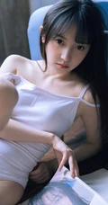 好看的大眼睛清新美丽女人张开腿无遮无挡居家写真图片