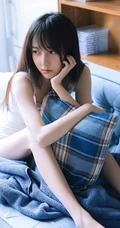 好看的大眼睛清新美丽女人张开腿无遮无挡居家写真图片