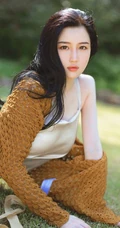 精选魔鬼身材长发气质女生肩带丝裙户外草坪优美写真图片