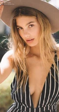 阿根廷女生超模Camila Morrone绝世气质泳装系列写真图片集