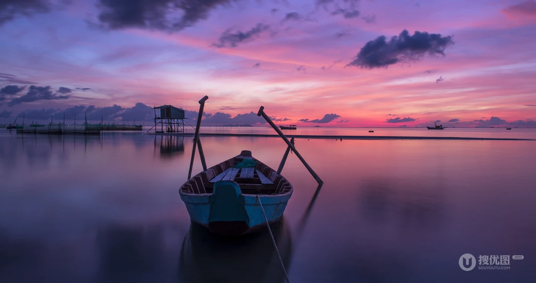 夕阳下的镜湖中的孤舟唯美景色电脑壁纸