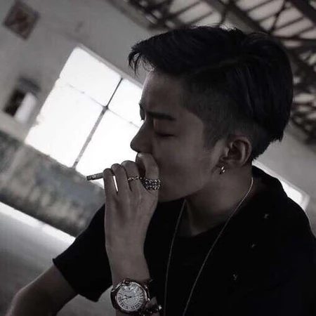 狂拽吊炸天的高逼格吸烟男生帅气头像图片，失恋男生头像图片