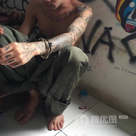 狂拽吊炸天的高逼格吸烟男生帅气头像图片，失恋男生头像图片