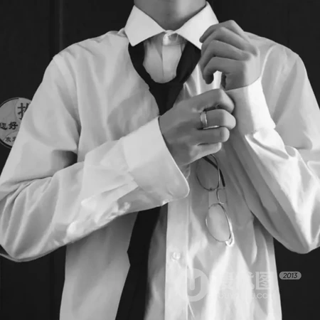 打领带的痞帅男生等微信头像推荐