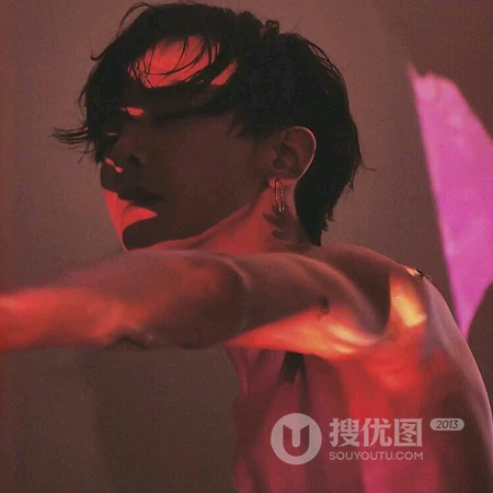 代表伤心，失恋等心情的男生头像，帅哥模糊光圈创意头像图片