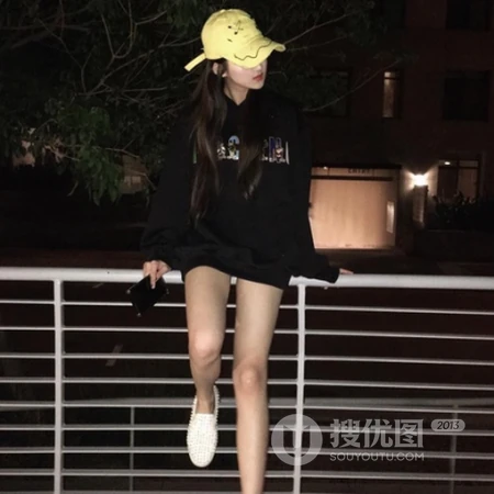 带鸭舌帽的高冷小姐姐头像，潮流嘻哈女生头像图片推荐