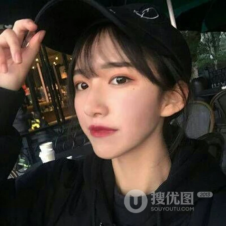 带鸭舌帽的高冷小姐姐头像，潮流嘻哈女生头像图片推荐