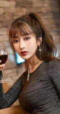 酒吧里的肤白貌美身形匀称气质女生小姐姐紧身包臀裙袜装气质写真