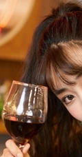 酒吧里的肤白貌美身形匀称气质女生小姐姐紧身包臀裙袜装气质写真