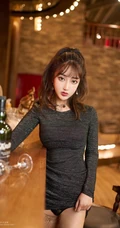 酒吧里的肤白貌美身形匀称气质女生小姐姐紧身包臀裙袜装气质写真