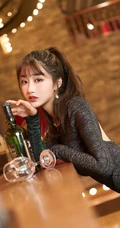 酒吧里的肤白貌美身形匀称气质女生小姐姐紧身包臀裙袜装气质写真
