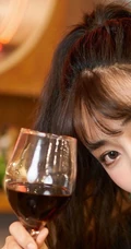 酒吧里的肤白貌美身形匀称气质女生小姐姐紧身包臀裙袜装气质写真