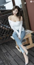 气质白皙高挑s身形修身女生佳人脱衣服裤子全过程写真图片集