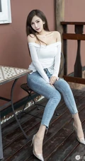 气质白皙高挑s身形修身女生佳人脱衣服裤子全过程写真图片集