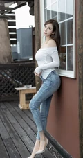 气质白皙高挑s身形修身女生佳人脱衣服裤子全过程写真图片集