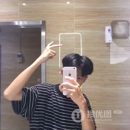 就是爱酷，时尚小哥哥自拍高冷微信头像