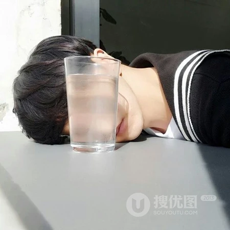 就是爱酷，时尚小哥哥自拍高冷微信头像