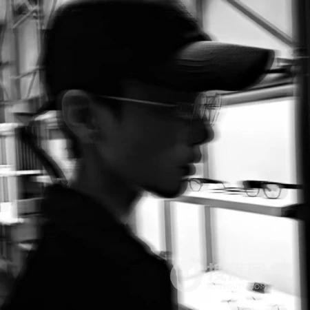 带上眼镜才能把我爱的你看的更清，戴眼镜的帅哥头像推荐