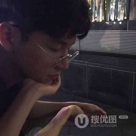 带上眼镜才能把我爱的你看的更清，戴眼镜的帅哥头像推荐