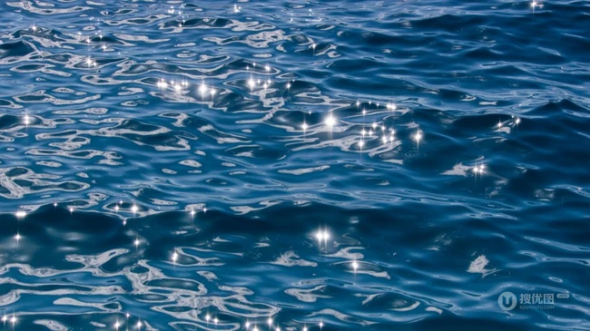 波光粼粼的海水，湖水水面风景图片