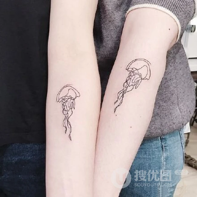 触须好多的水母纹身，纹在女生身体各部位的可爱水母纹身图案作品 第3张