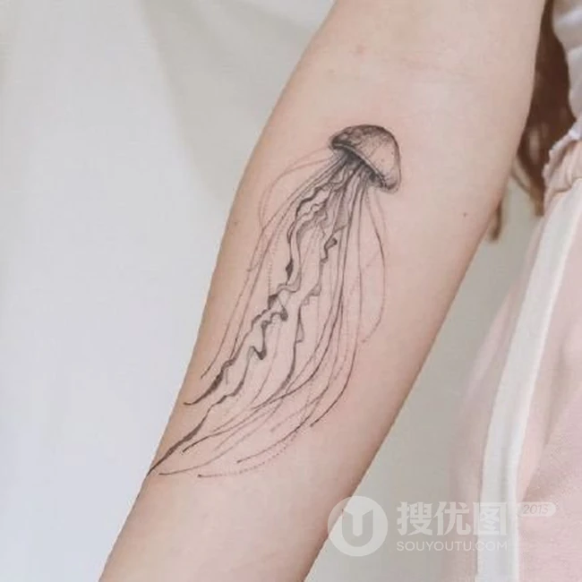 触须好多的水母纹身，纹在女生身体各部位的可爱水母纹身图案作品 第8张