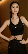 穿短款短背心的女生袁冰妍全黑休闲运动室内写真图片