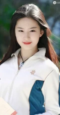 街上跑步的刘亦菲超美运动旧照，17岁的刘亦菲美丽动人