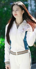 街上跑步的刘亦菲超美运动旧照，17岁的刘亦菲美丽动人