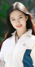 街上跑步的刘亦菲超美运动旧照，17岁的刘亦菲美丽动人