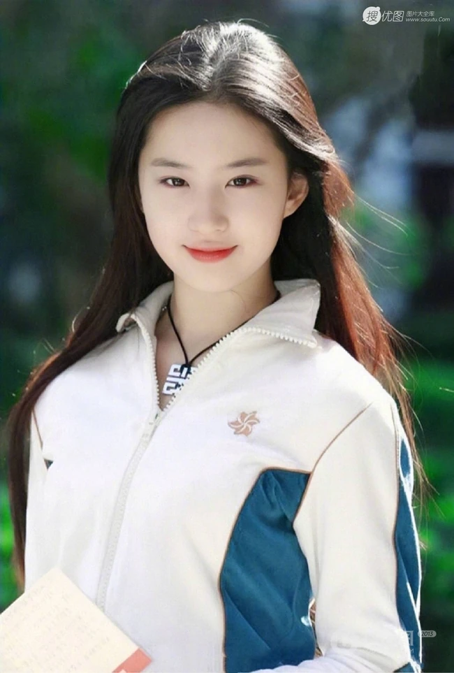 街上跑步的刘亦菲超美运动旧照，17岁的刘亦菲美丽动人