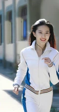 街上跑步的刘亦菲超美运动旧照，17岁的刘亦菲美丽动人